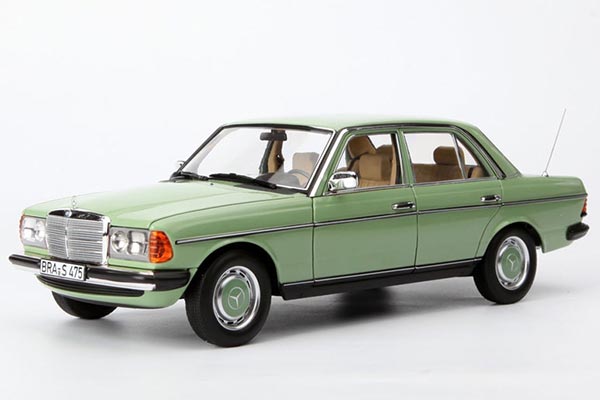 1982 Mercedes-Benz 200 W123 Diecast Car Model 1:18 Scale Green