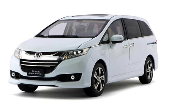 2015 Honda Odyssey 1:18 Scale Diecast MPV Model