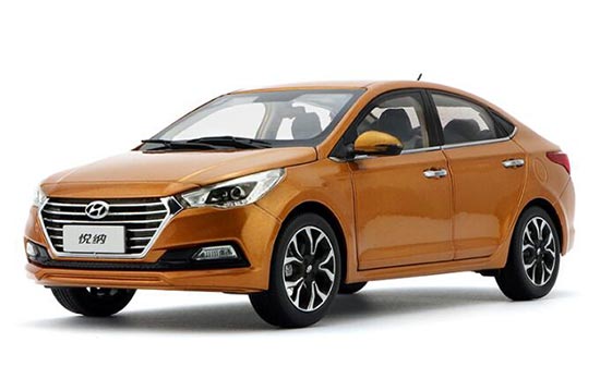 2016 Hyundai Verna 1:18 Scale Diecast Car Model Orange