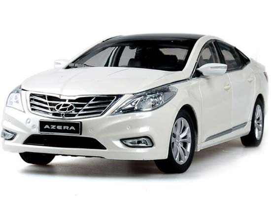 2011 Hyundai Azera 1:18 Scale Diecast Car Model White