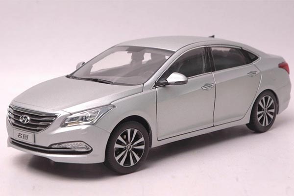2014 Hyundai Mistra 1:18 Scale Diecast Car Model Silver