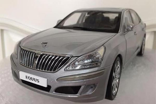 Hyundai Equus 1:18 Scale Diecast Car Model