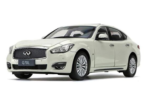 2017 Infiniti Q70L 1:18 Scale Diecast Car Model