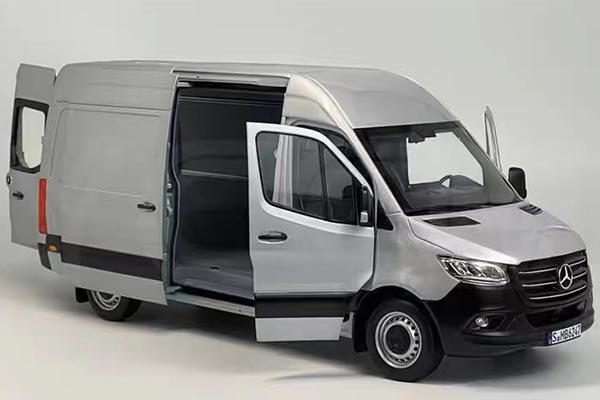 2018 Mercedes Benz Sprinter 1:18 Scale Diecast Van Model Blue