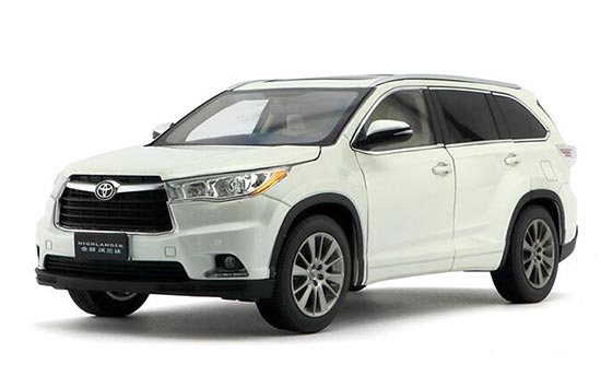 2015 Toyota Highlander 1:18 Scale Diecast SUV Model