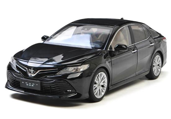 2018 Toyota Camry 1:18 Scale Diecast Car Model