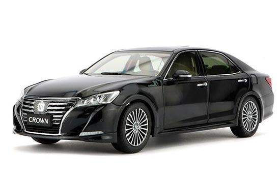 2015 Toyota Crown 1:18 Scale Diecast Car Model