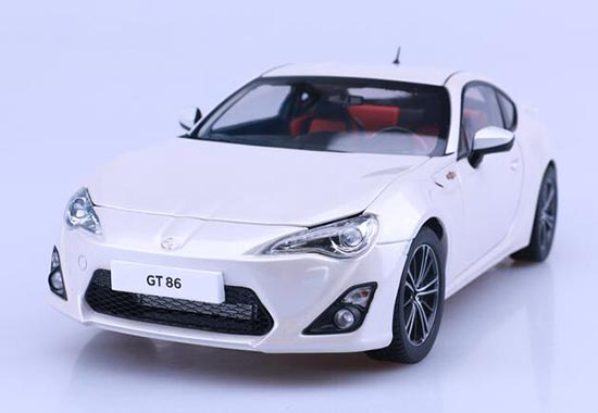 2013 Toyota 86 GT Diecast Car Model 1:18 Scale