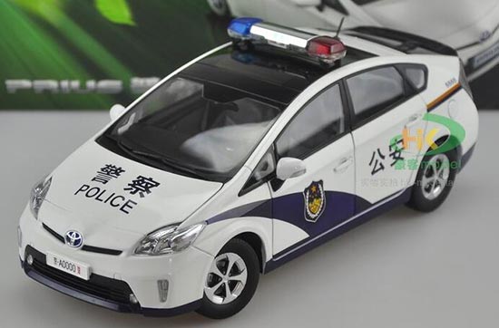 2012 Toyota Prius Hybrid 1:18 Scale Diecast Police Model White