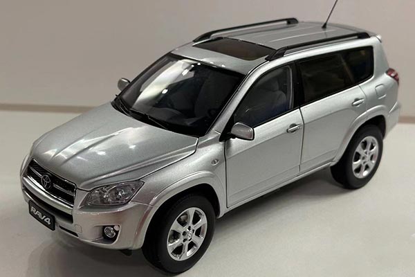 2009 Toyota RAV4 1:18 Scale Diecast SUV Model Blue