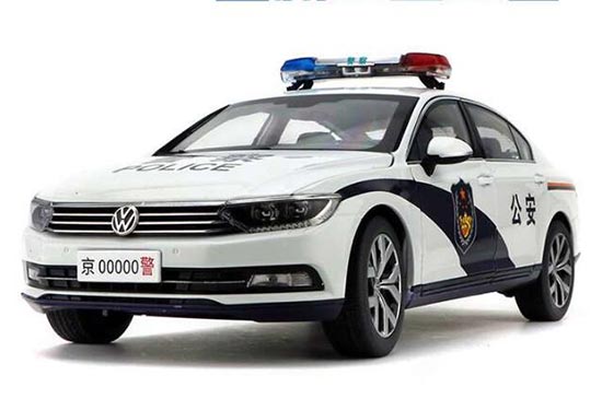 2017 Volkswagen Magotan B8 1:18 Scale Diecast Police Car Model