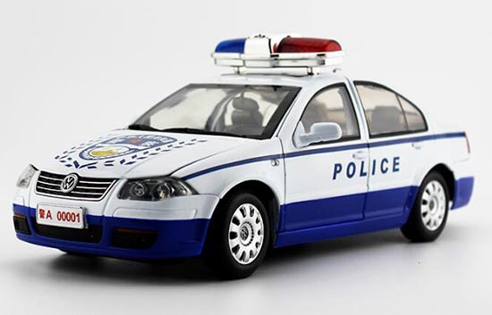 2004 Volkswagen Bora 1:18 Diecast Police Car Model Blue-White