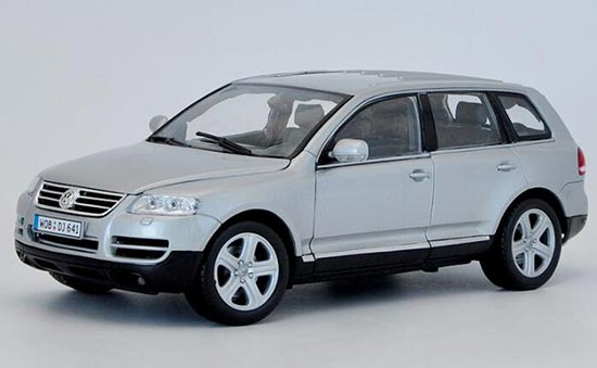 2006 Volkswagen Touareg 1:18 Scale Diecast SUV Model Silver