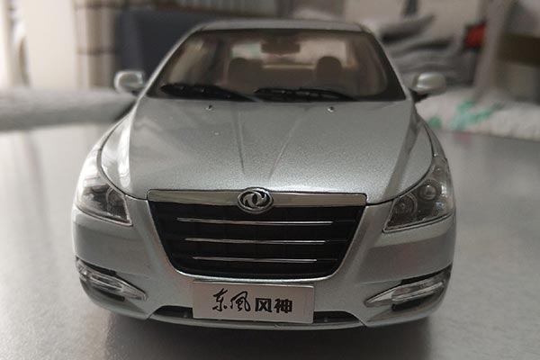 2009 Dongfeng Aeolus S30 1:18 Scale Diecast Car Model Silver