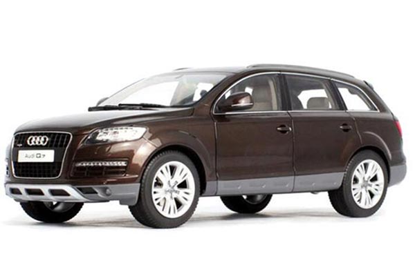 2009 Audi Q7 1:18 Scale Diecast SUV Model