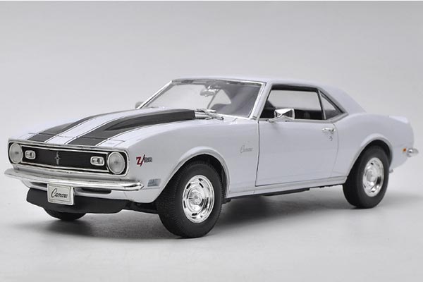 1968 Chevrolet Camaro Z28 Diecast Car Model 1:18 Scale White