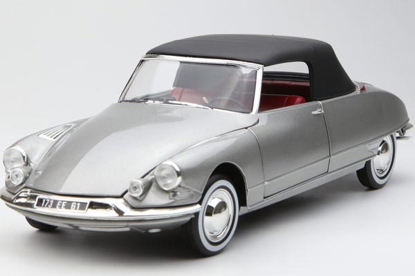 1961 DS 19 Cabriolet 1:18 Scale Diecast Car Model Silver