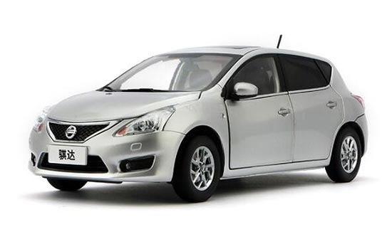 2011 Nissan Tiida 1:18 Scale Diecast Car Model Silver