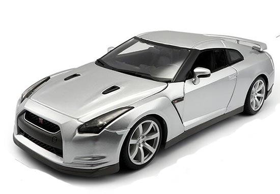 2009 Nissan GT-R Diecast Car Model 1:18 Scale