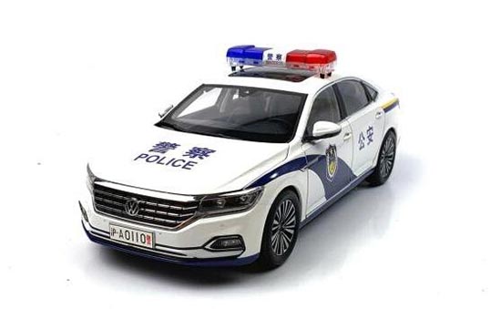 2019 Volkswagen Passat Diecast Police Car Model 1:18 White