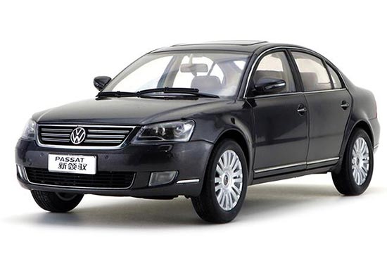 2009 Volkswagen Passat Diecast Car Model 1:18 Scale