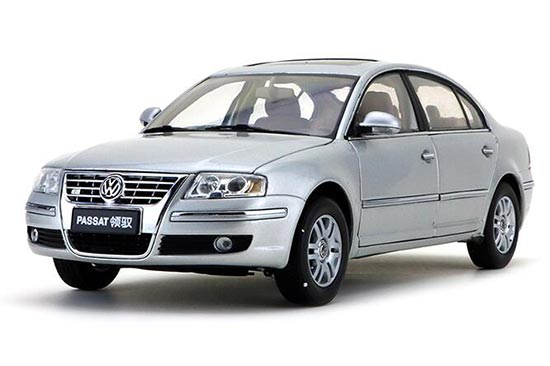 2005 Volkswagen Passat Diecast Car Model 1:18 Scale