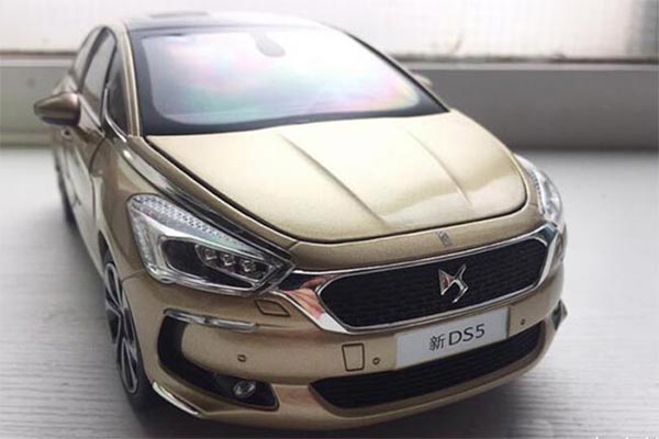 2015 DS 5 Diecast Car Model 1:18 Scale Golden