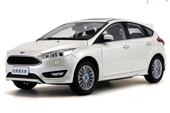 2015 Ford Focus Hatchback Diecast Car Model 1:18 Scale