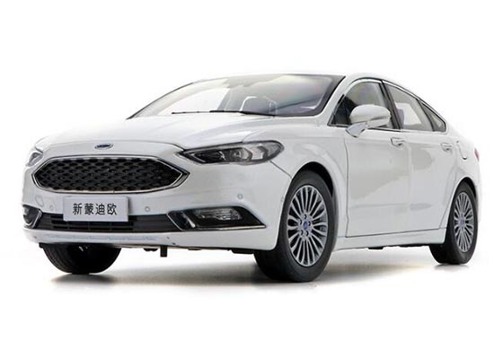 2017 Ford Mondeo Diecast Car Model 1:18 Scale White
