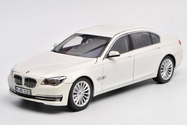 2013 BMW 7 Series 750Li Diecast Car Model 1:18 Scale By Kyosho