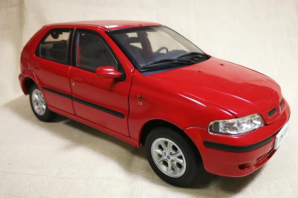 2004 Fiat Palio Weekend Diecast Car Model 1:18 Scale
