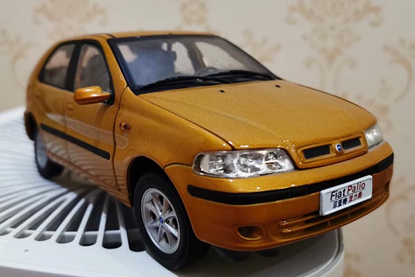 2004 Fiat Palio Diecast Car Model 1:18 Scale