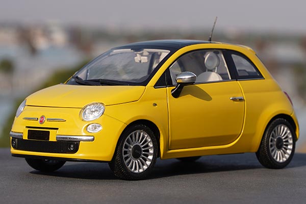 Fiat 500 Diecast Car Model 1:18 Scale Yellow