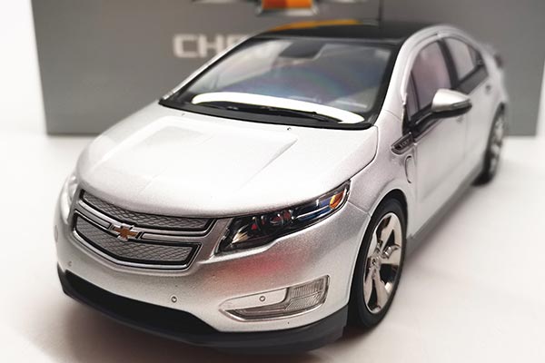 2012 Chevrolet Volt Diecast Car Model 1:18 Scale