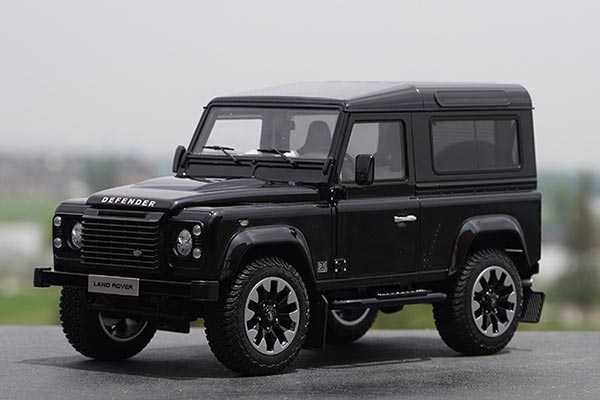 Land Rover Defender 90 SUV Diecast Model 1:18 Scale