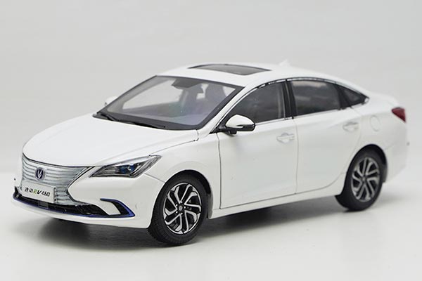 2019 Changan Eado EV460 Diecast Car Model 1:18 Scale White