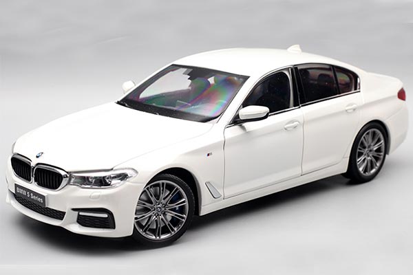 2018 BMW 5 Series Sedan G30 Sport Diecast Car Model 1:18 Scale