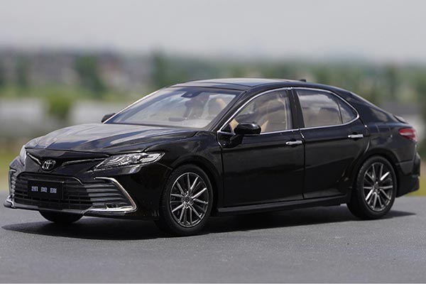 2021 Toyota Camry Diecast Car Model 1:18 Scale