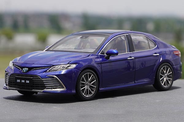 2021 Toyota Camry Hybrid Diecast Car Model 1:18 Scale Blue