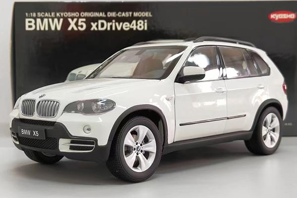 BMW X5 e70 xDrive48i SUV Diecast Model 1:18 Scale White