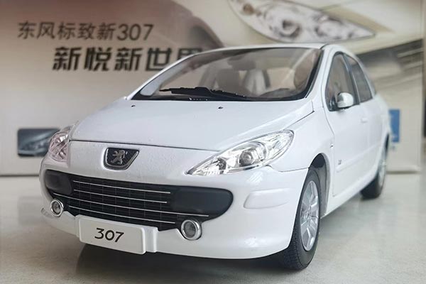 2009 Peugeot 307 Sedan Diecast Car Model 1:18 Scale White