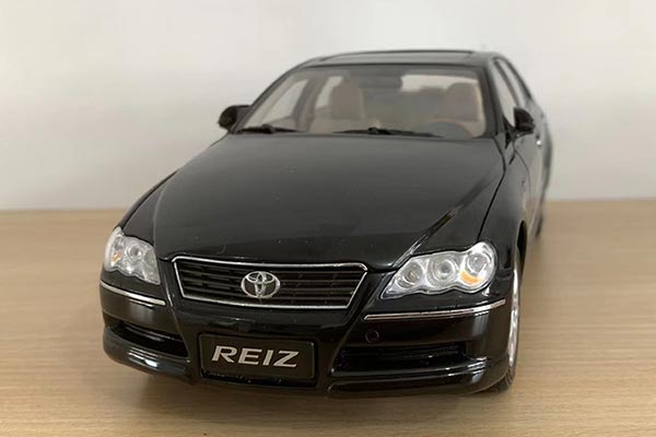 2005 Toyota Reiz Diecast Car Model 1:18 Scale Black