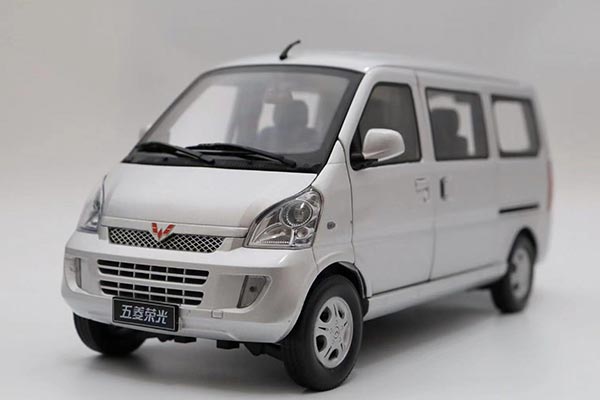 2011 Wuling Rongguang Van Diecast Model 1:18 Scale Silver