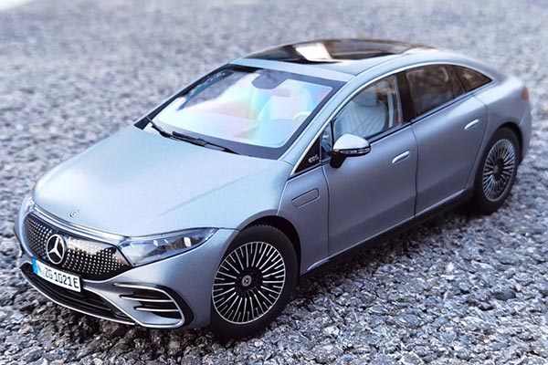 2022 Mercedes-Benz EQS Car Diecast Model 1:18 Scale