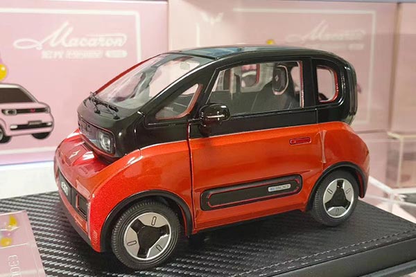 2020 Baojun E300 Diecast Car Model 1:18 Scale