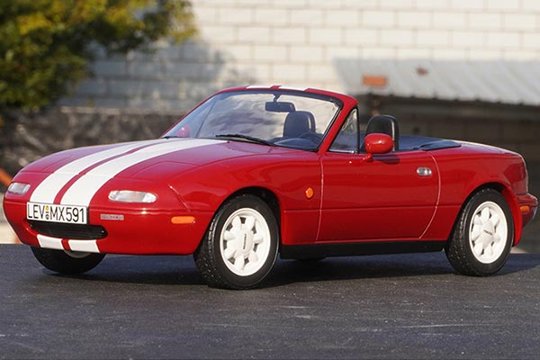 Mazda MX-5 Roadster Diecast Car Model Red 1:18 Scale