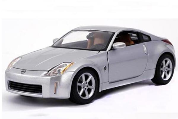 Nissan 350Z Sports Car Diecast Model 1:18 Scale