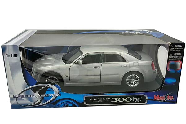 Chrysler 300C Hemi Diecast Car Model 1:18 Scale Silver