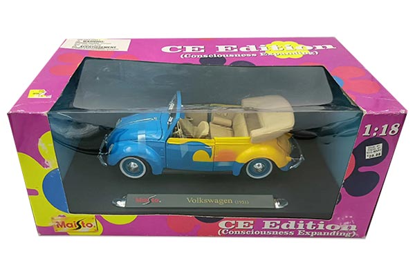 1951 Volkswagen Beetle Cabriolet Diecast Model 1:18 Blue-Yellow