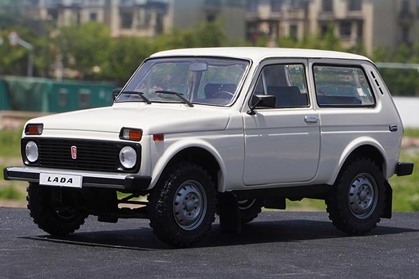 1987 Lada Niva Diecast Car Model 1:18 Scale White